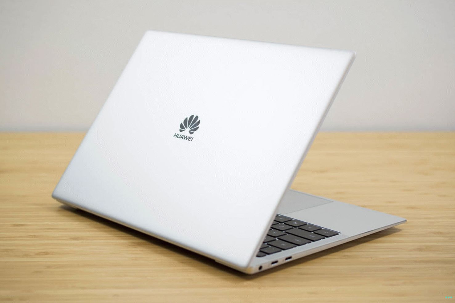 Huawei белый ноутбук. Ноутбук Huawei. Хуавей i5. Huawei MATEBOOK X Pro White. MATEBOOK E.